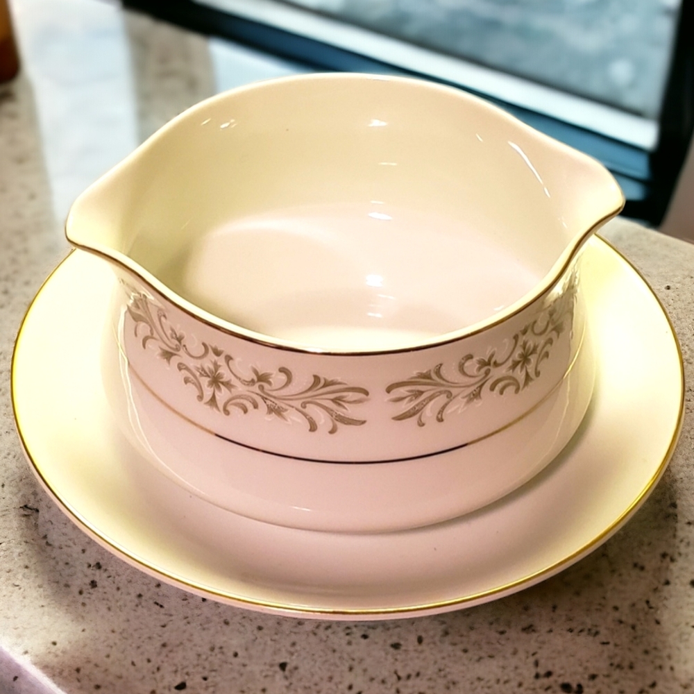Vtg Gravy Boat/Attached Plate Allegro # RW ALL